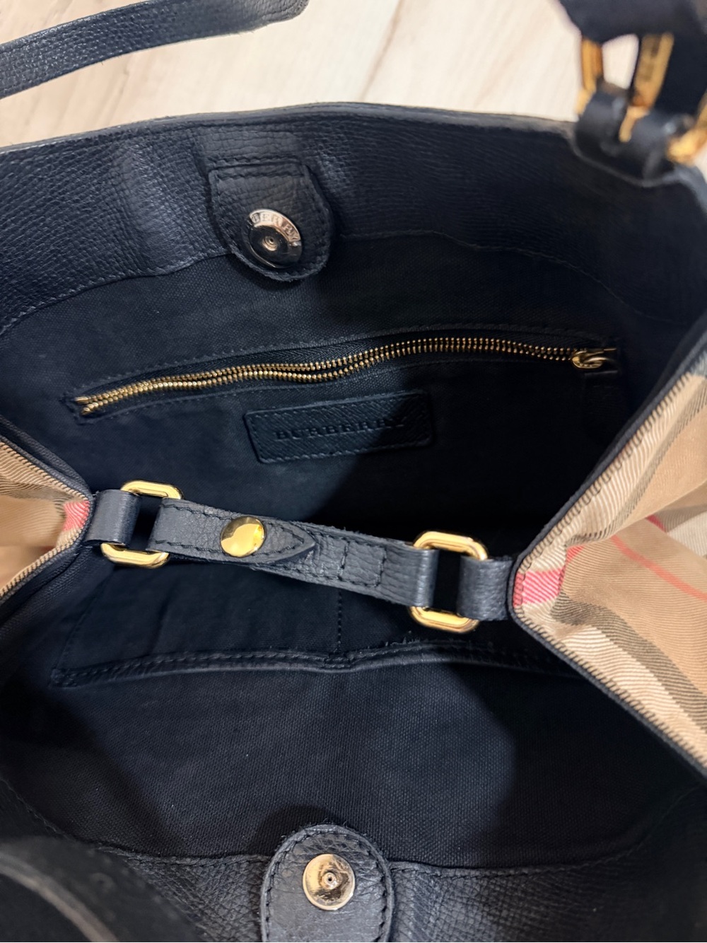 Burberry Black Leather & Vintage Check Shoulder Bag with Gold Hardware - Picture 2 of 9